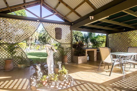 Iluka Motel - Sunshine Coast Guide 1