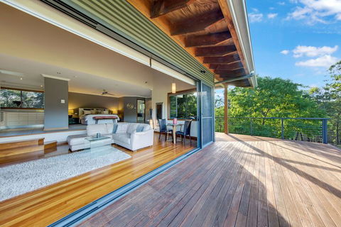 Cedars Mount View - Sunshine Coast Guide 2