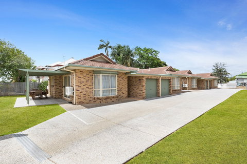 The Stirling Motel - Sunshine Coast Guide 3