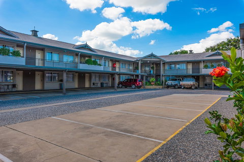 The Stirling Motel - Sunshine Coast Guide 0