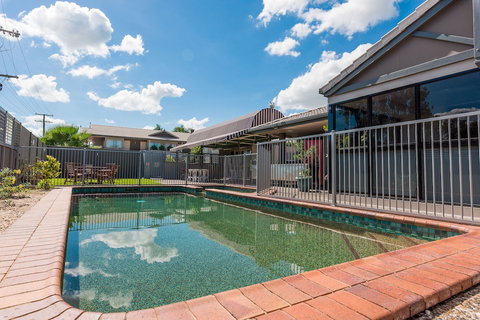 The Stirling Motel - Sunshine Coast Guide 1