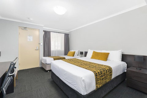 The Stirling Motel - Sunshine Coast Guide 5