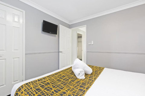 The Stirling Motel - Sunshine Coast Guide 2