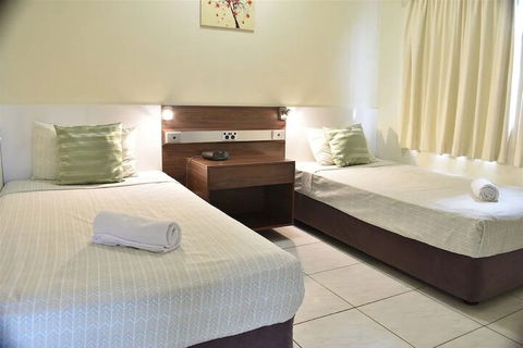 Tradewinds McLeod Holiday Apartments - Sunshine Coast Guide 5