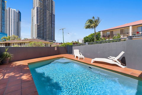Arrival Accommodation Centre - Sunshine Coast Guide 0