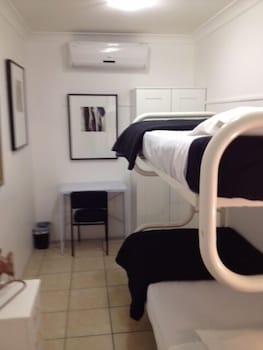 Arrival Accommodation Centre - Sunshine Coast Guide 2