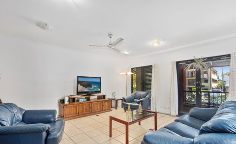 Arrival Accommodation Centre - Sunshine Coast Guide 1