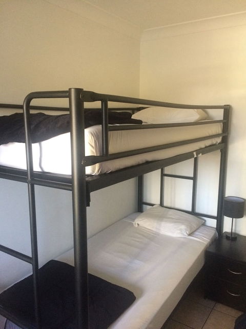Arrival Accommodation Centre - Sunshine Coast Guide 3