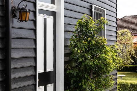 Alice's Cottages - Sunshine Coast Guide 2