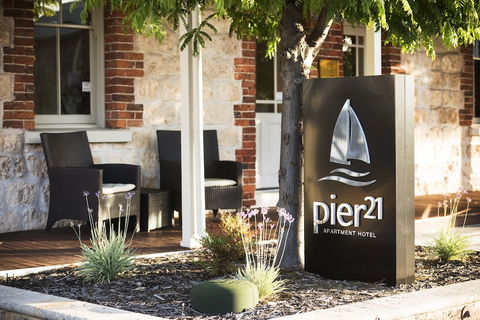 Pier 21 Apartment Hotel - Sunshine Coast Guide 4