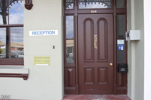 Alpine Heritage Motel - Sunshine Coast Guide 1