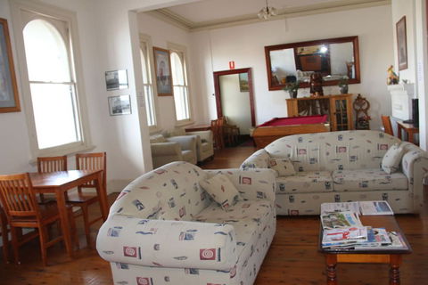 Alpine Heritage Motel - Sunshine Coast Guide 6