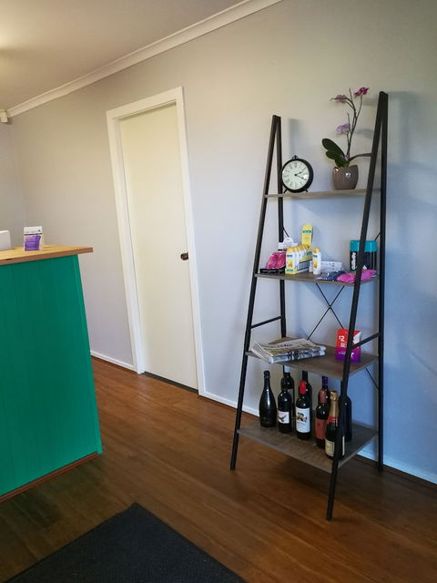 Lakeside Lodge Motel - Sunshine Coast Guide 3