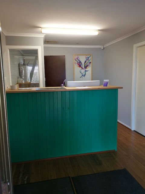Lakeside Lodge Motel - Sunshine Coast Guide 2