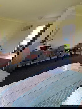 Lakeside Lodge Motel - Sunshine Coast Guide 6
