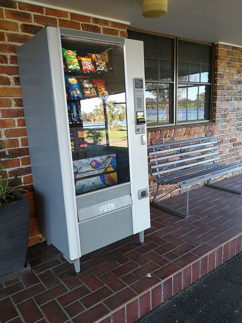 Lakeside Lodge Motel - Sunshine Coast Guide 4