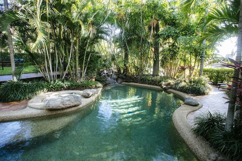City Oasis Inn - Sunshine Coast Guide 1