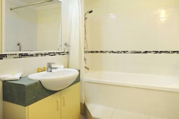 At Whitsunday Vista Holiday Apartments - Sunshine Coast Guide 3