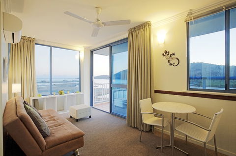 At Whitsunday Vista Holiday Apartments - Sunshine Coast Guide 6