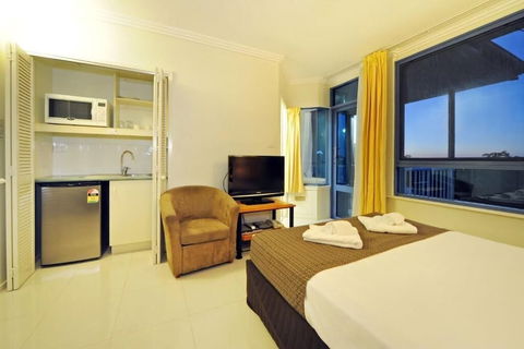 At Whitsunday Vista Holiday Apartments - Sunshine Coast Guide 5