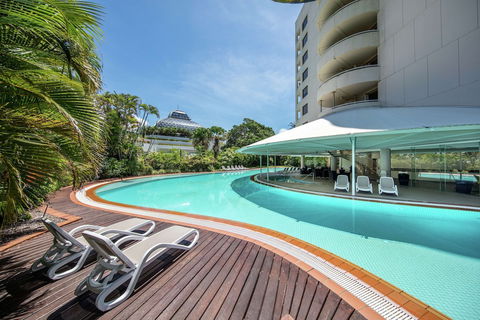 Hilton Cairns - Sunshine Coast Guide 2