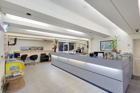 Alexander Motor Inn & Apartments - Sunshine Coast Guide 3