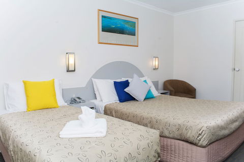Alexander Motor Inn & Apartments - Sunshine Coast Guide 4