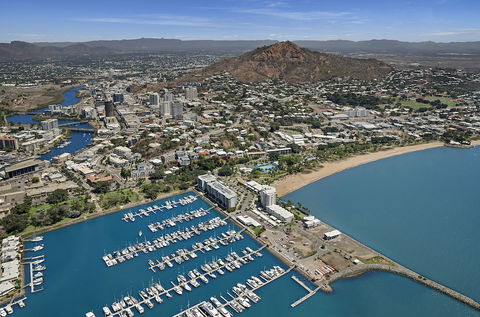 Mariners North Holiday Apartments - Sunshine Coast Guide 1