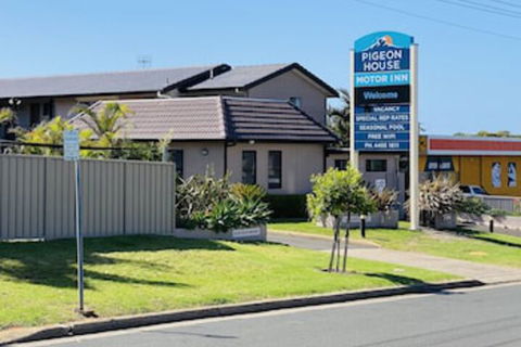 Pigeon House Motor Inn - Sunshine Coast Guide 0