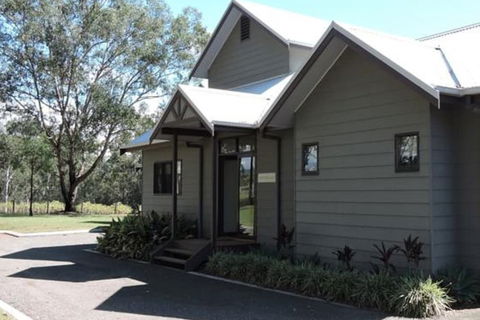 Hermitage Lodge - Sunshine Coast Guide 2