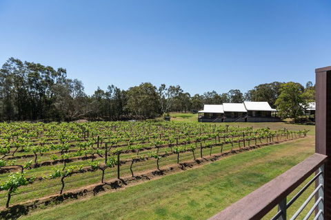 Hermitage Lodge - Sunshine Coast Guide 1