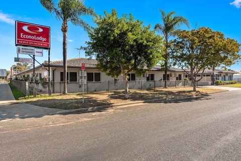 Econo Lodge Moree Spa Motor Inn - Sunshine Coast Guide 0
