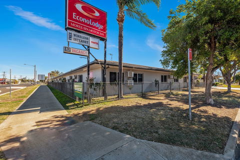 Econo Lodge Moree Spa Motor Inn - Sunshine Coast Guide 3