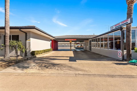 Econo Lodge Moree Spa Motor Inn - Sunshine Coast Guide 5