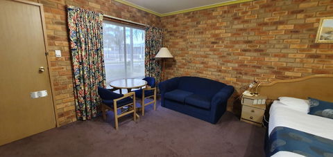 Pines Country Club Motor Inn - Sunshine Coast Guide 4