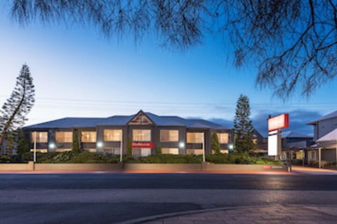 Bellevue On The Lakes - Sunshine Coast Guide 0