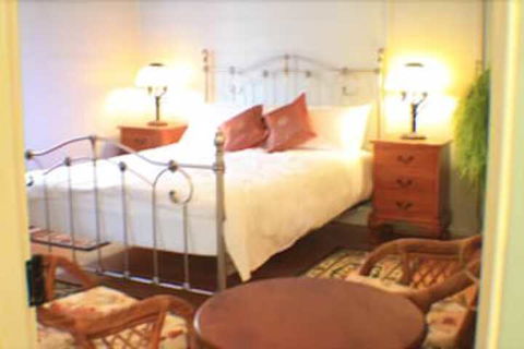 Classique Bed & Breakfast - Sunshine Coast Guide 7