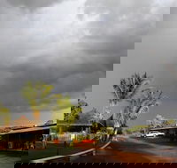 Halls Creek Motel - Sunshine Coast Guide
