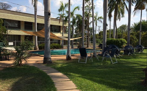 Pine Tree Motel - Sunshine Coast Guide 1