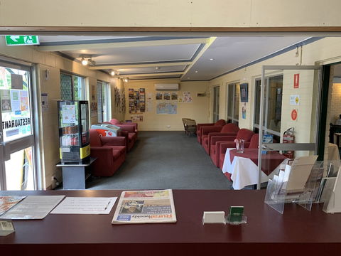 Pine Tree Motel - Sunshine Coast Guide 3