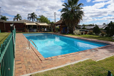 Redhill Tamworth Motor Inn & Conference Centre - Sunshine Coast Guide 2