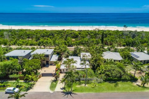 A PERFECT STAY - Allure - Sunshine Coast Guide 0
