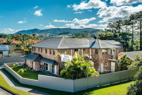 Park Beach Resort Motel - Sunshine Coast Guide 0