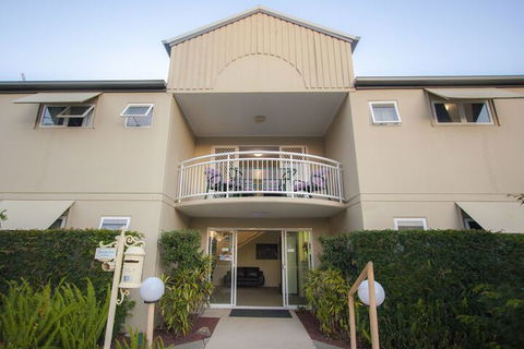 Chermside Court Motel - Sunshine Coast Guide 2