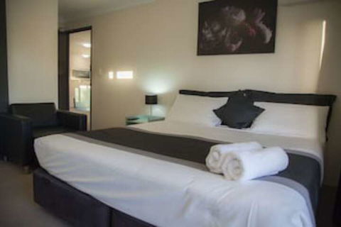 Chermside Court Motel - Sunshine Coast Guide 0