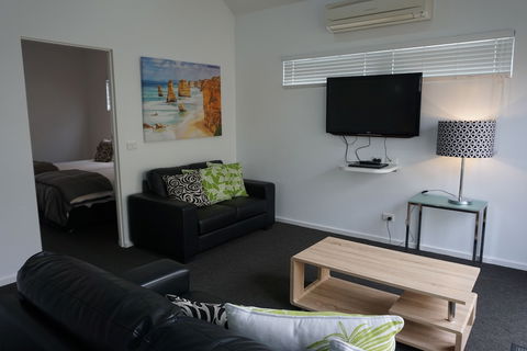 Ashmont Motor Inn & Apartments - Sunshine Coast Guide 6