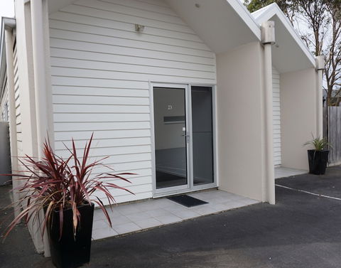 Ashmont Motor Inn & Apartments - Sunshine Coast Guide 0