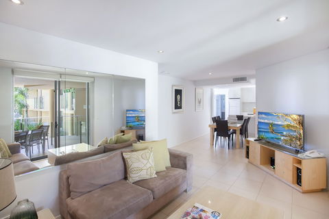 Maison Noosa Beachfront Resort - Sunshine Coast Guide 6