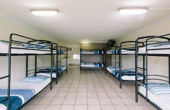 Beaches Backpackers Airlie Beach - Hostel - Sunshine Coast Guide 2