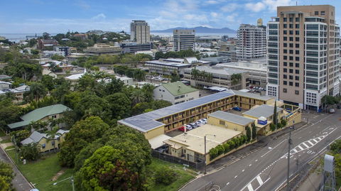 The Robert Towns - Sunshine Coast Guide 1